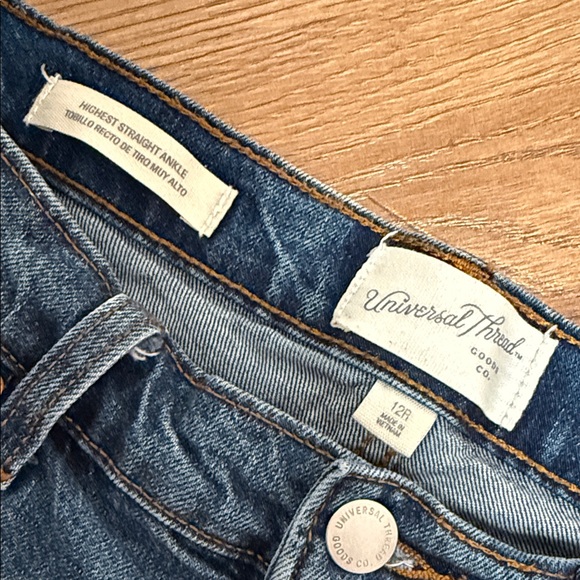 Universal Thread Jeans - Picture 2 of 6